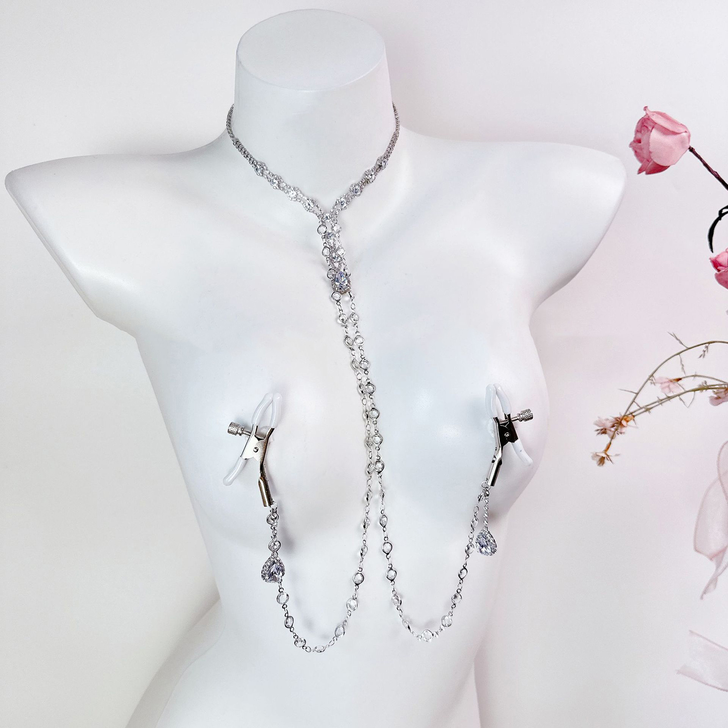 BDSM乳首ピンチ フェティッシュでゴージャスなチョーカーチェーンニップルクリップ
